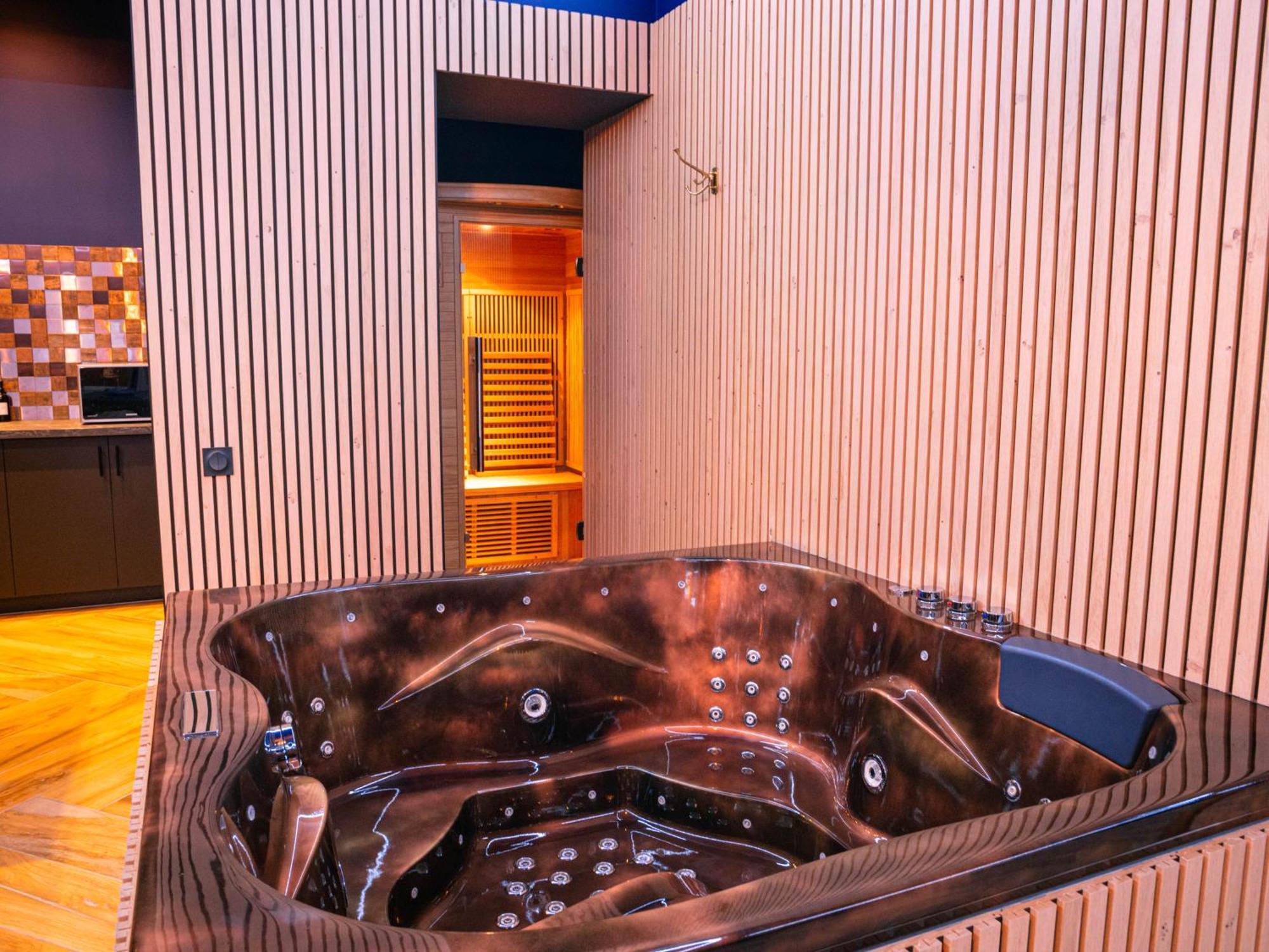 Apartment Le Voluptueux - Sauna - Jacuzzi - Centre-ville Angers