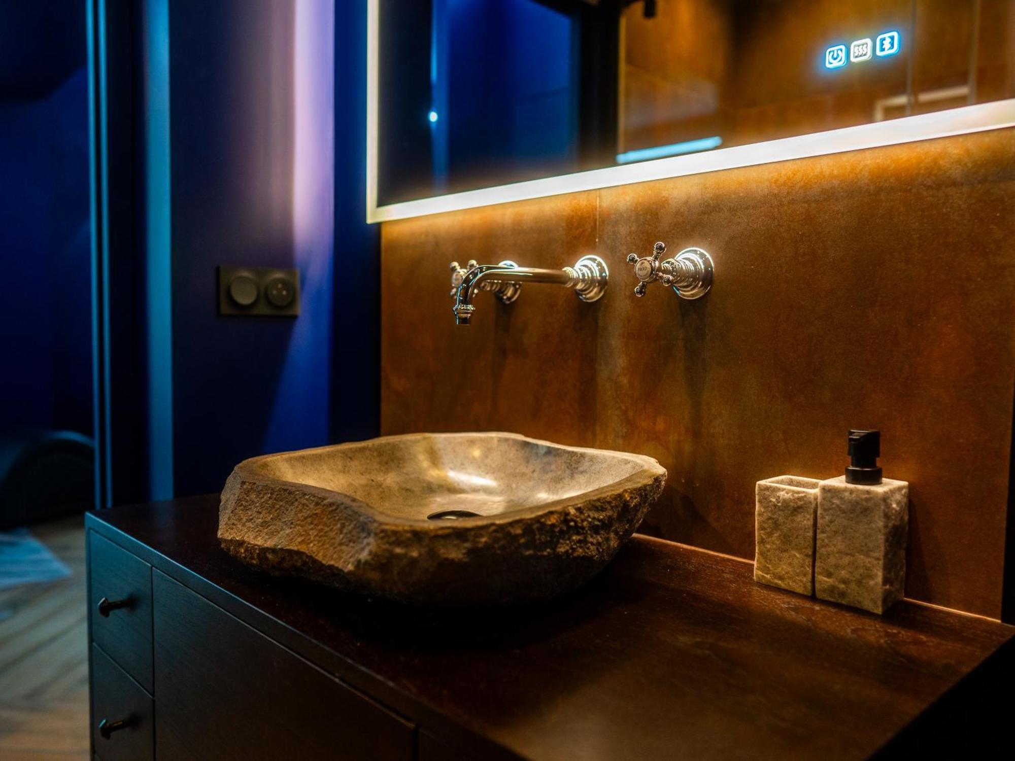 Apartment Le Voluptueux - Sauna - Jacuzzi - Centre-ville Angers