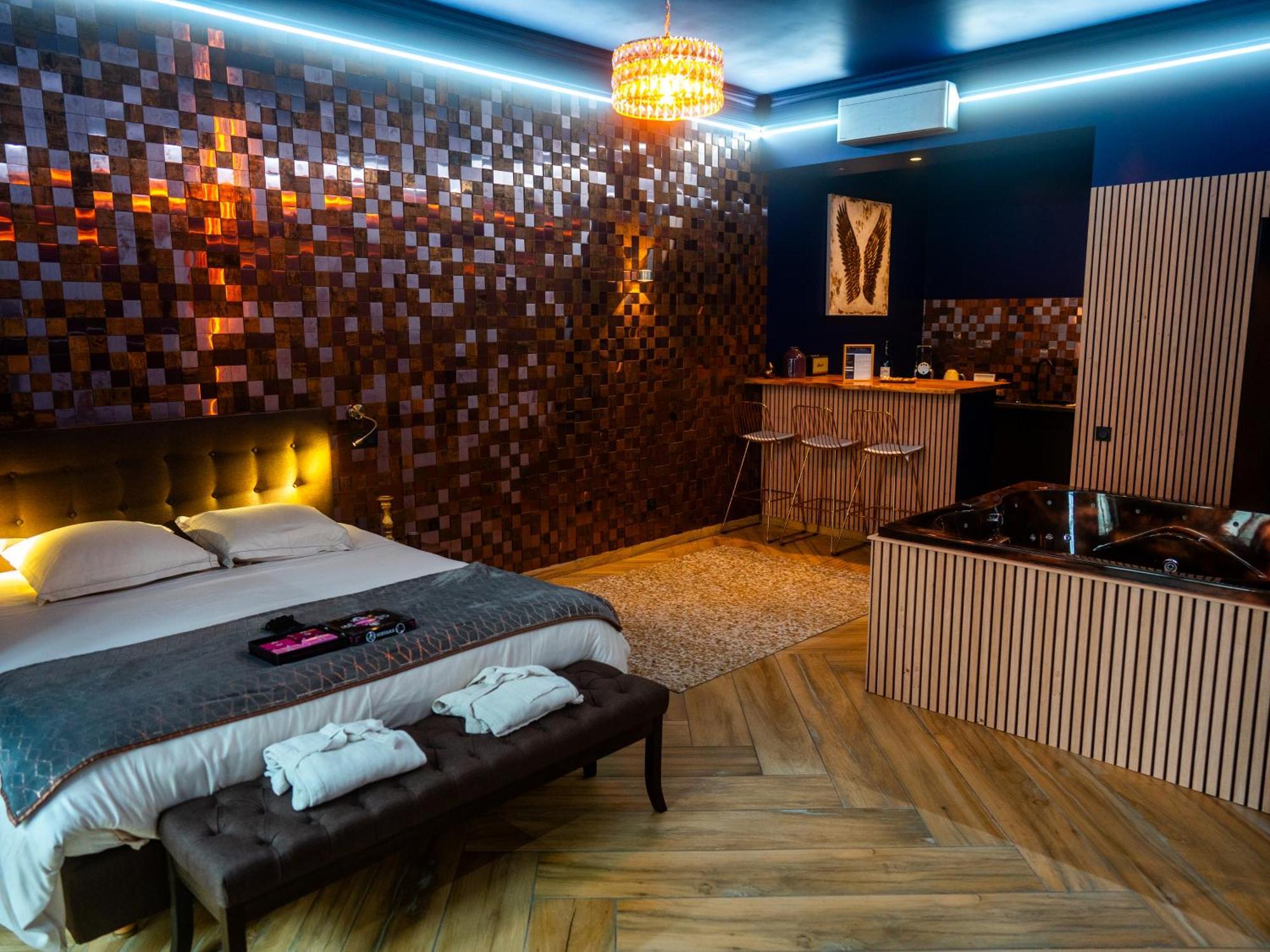 Le Voluptueux - Sauna - Jacuzzi - Centre-ville Apartment Angers